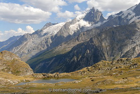 lac lérié et massif de La Meije - hautes alpes - France