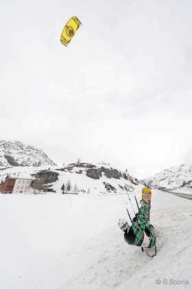 Romain Luppi - Simplon pass - snowkite en Suisse