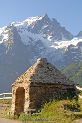 Oratoire du Chazelet et La Meije- hautes alpes - France